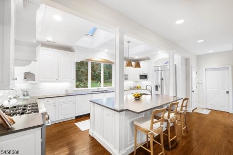 7 Red Oak Row Chester NJ 07930