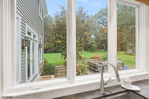 7 Red Oak Row Chester NJ 07930