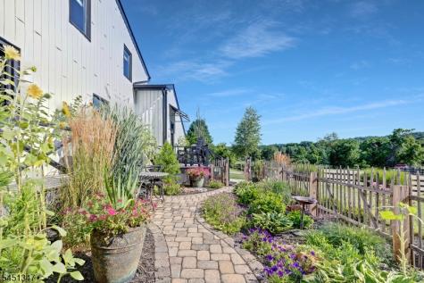 11 Tara Way Franklin NJ 08867