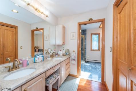 13 Fox Run North Caldwell NJ 07006