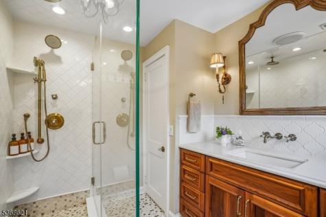 32 Potterstown Road Tewksbury NJ 08833
