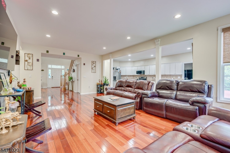 8 Mcbride Way Bridgewater NJ 08807