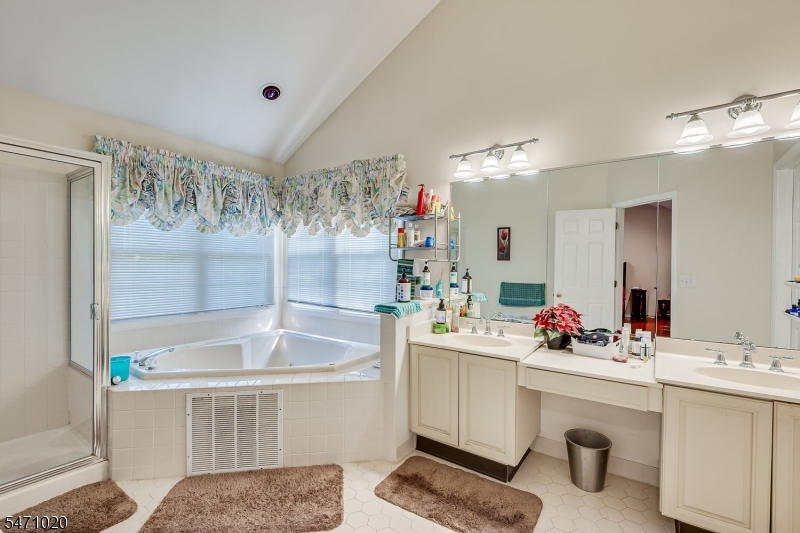 8 Mcbride Way Bridgewater NJ 08807