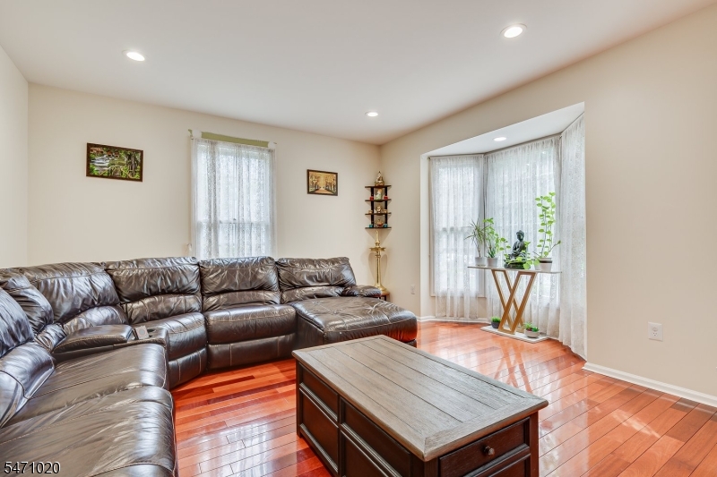 8 Mcbride Way Bridgewater NJ 08807