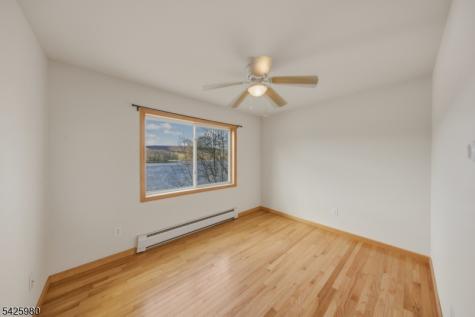 14 E Shore Drive Hampton NJ 07860