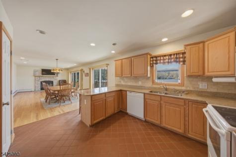 14 E Shore Drive Hampton NJ 07860