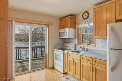 14 E Shore Drive Hampton NJ 07860