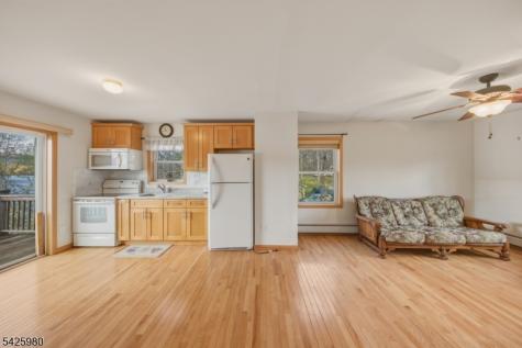14 E Shore Drive Hampton NJ 07860