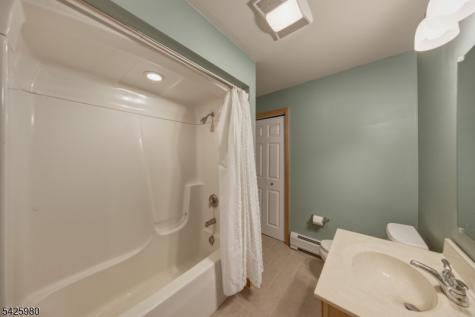 14 E Shore Drive Hampton NJ 07860