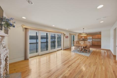 14 E Shore Drive Hampton NJ 07860