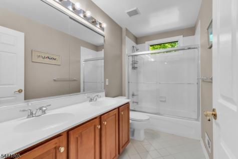 8 Steeplechase Lane Franklin NJ 08802