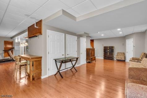 8 Steeplechase Lane Franklin NJ 08802