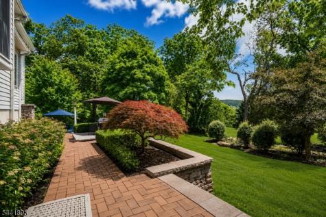 8 Steeplechase Lane Franklin NJ 08802