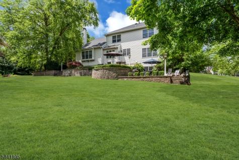 8 Steeplechase Lane Franklin NJ 08802