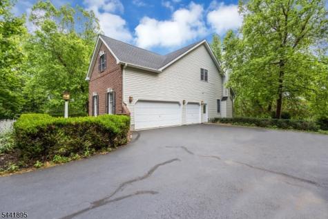 8 Steeplechase Lane Franklin NJ 08802