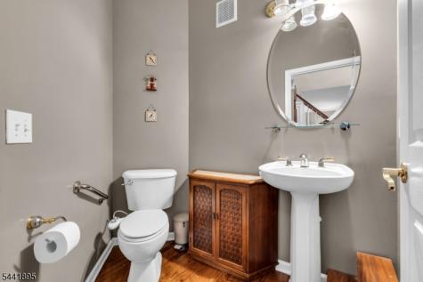 8 Steeplechase Lane Franklin NJ 08802
