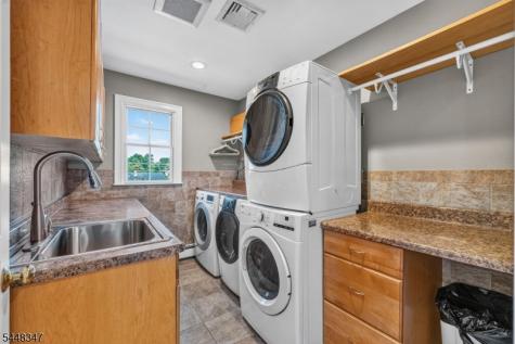 6 Park Lane Jefferson NJ 07438