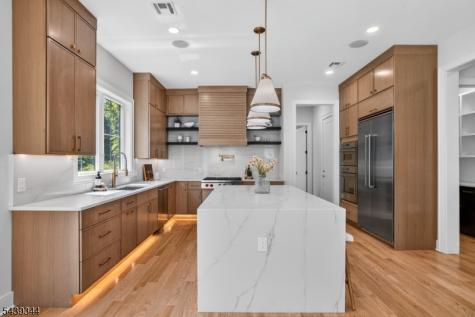 81 Ridge Drive Livingston NJ 07039