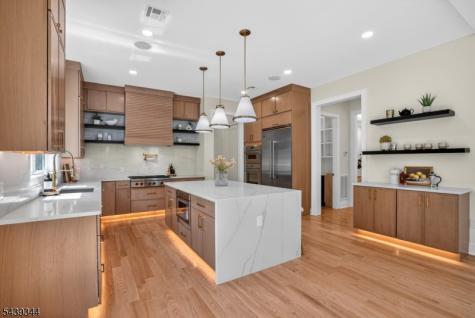 81 Ridge Drive Livingston NJ 07039