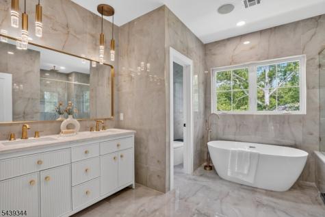 81 Ridge Drive Livingston NJ 07039