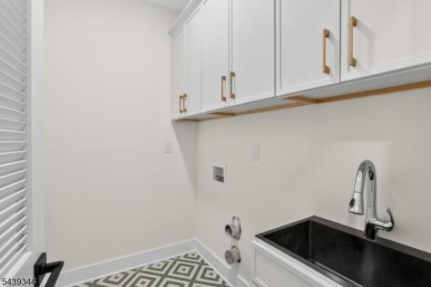 81 Ridge Drive Livingston NJ 07039