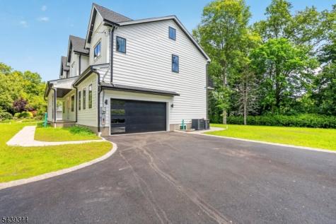 81 Ridge Drive Livingston NJ 07039