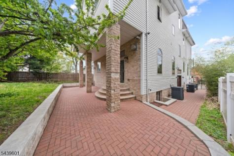 69 Summit Road Elizabeth NJ 07208
