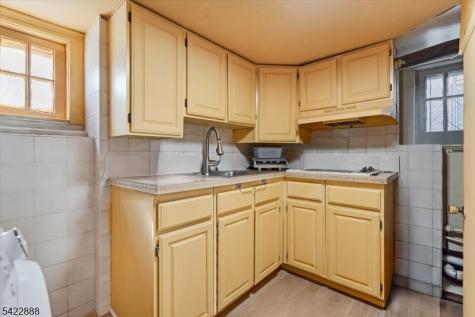 652 54 1st Avenue Elizabeth NJ 07202