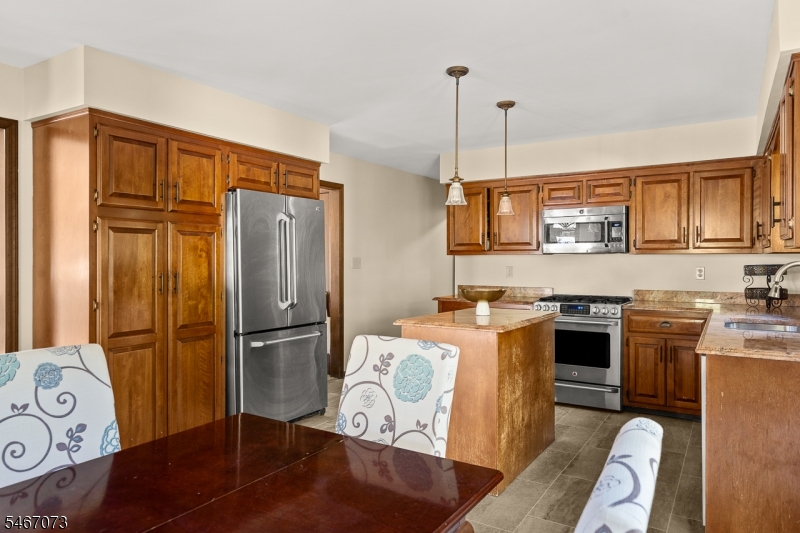 5 High Point Court Clinton NJ 08801