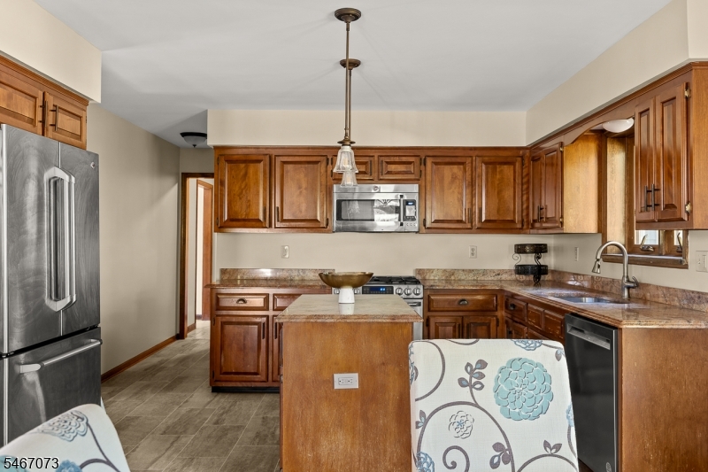 5 High Point Court Clinton NJ 08801