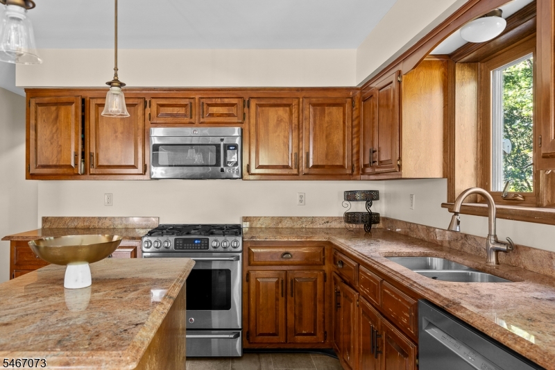 5 High Point Court Clinton NJ 08801