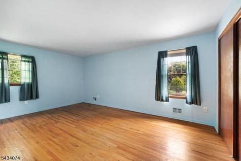 42 Higginsville Road Readington NJ 08853