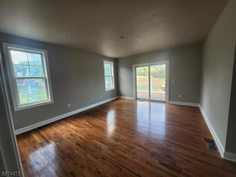 81 Belview Road Lopatcong NJ 08865