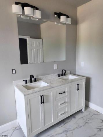 81 Belview Road Lopatcong NJ 08865