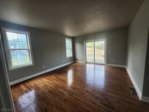 81 Belview Road Lopatcong NJ 08865