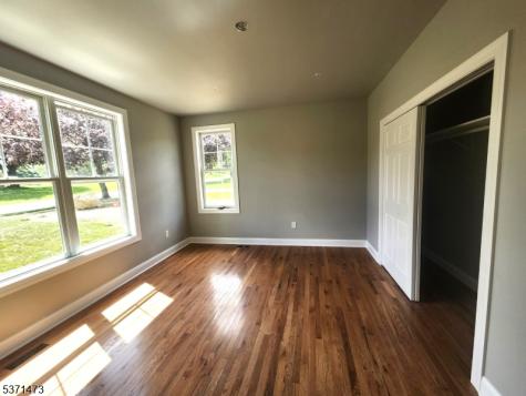 81 Belview Road Lopatcong NJ 08865