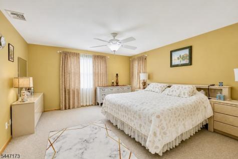 4 White Tail Court Hardyston NJ 07460