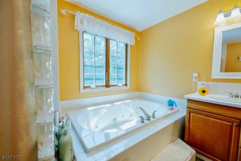 4 White Tail Court Hardyston NJ 07460