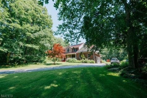 4 White Tail Court Hardyston NJ 07460