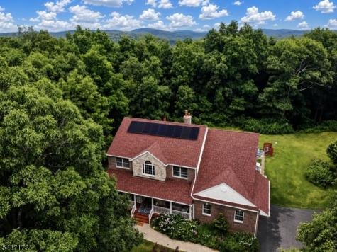 4 White Tail Court Hardyston NJ 07460