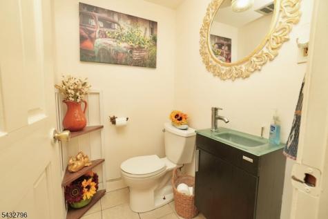 566 Highland Avenue Newark NJ 07104