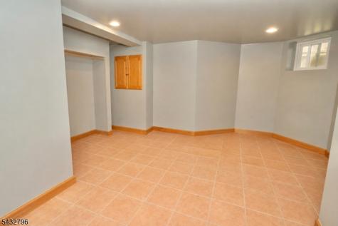 566 Highland Avenue Newark NJ 07104