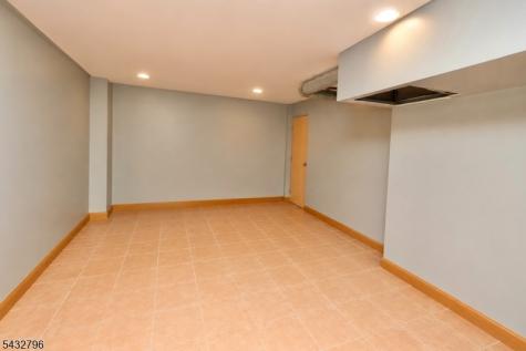 566 Highland Avenue Newark NJ 07104