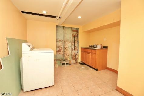 566 Highland Avenue Newark NJ 07104