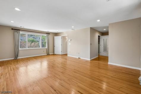 5 Francesca Court East Hanover NJ 07936