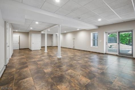 5 Francesca Court East Hanover NJ 07936