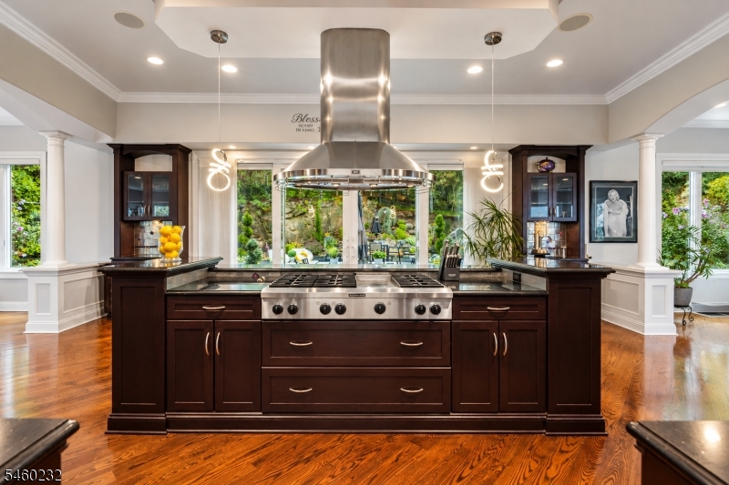 47 Mountainwood Court Totowa NJ 07512