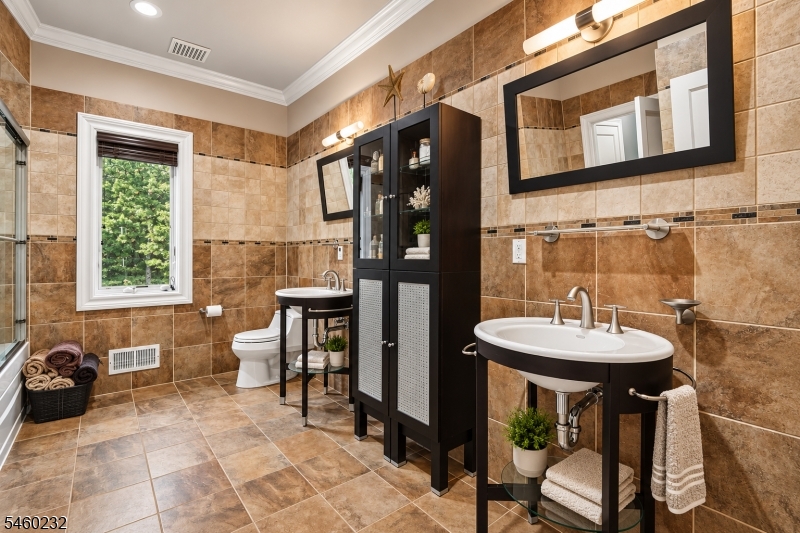 47 Mountainwood Court Totowa NJ 07512