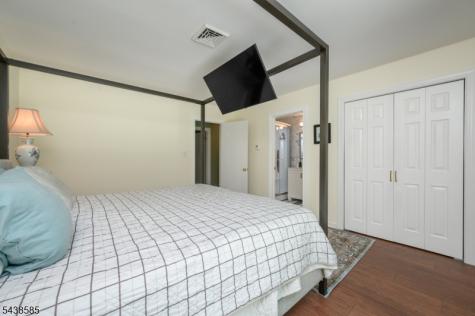 13 Central Avenue Readington NJ 08889