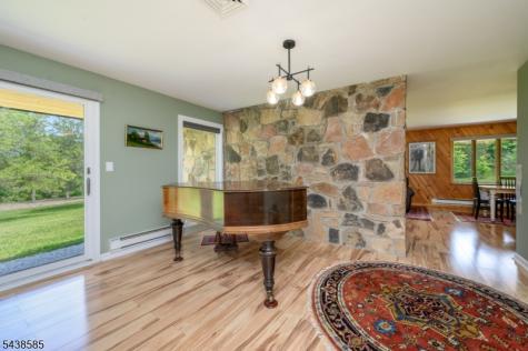 13 Central Avenue Readington NJ 08889